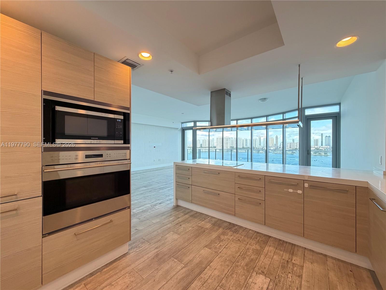 17111 Biscayne Blvd #1211, North Miami Beach FL 33160