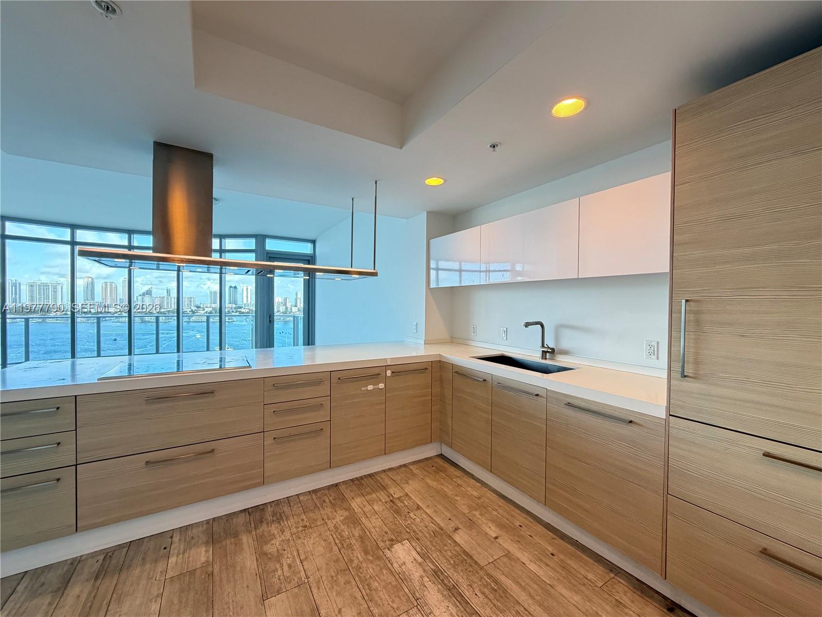 17111 Biscayne Blvd #1211, North Miami Beach FL 33160