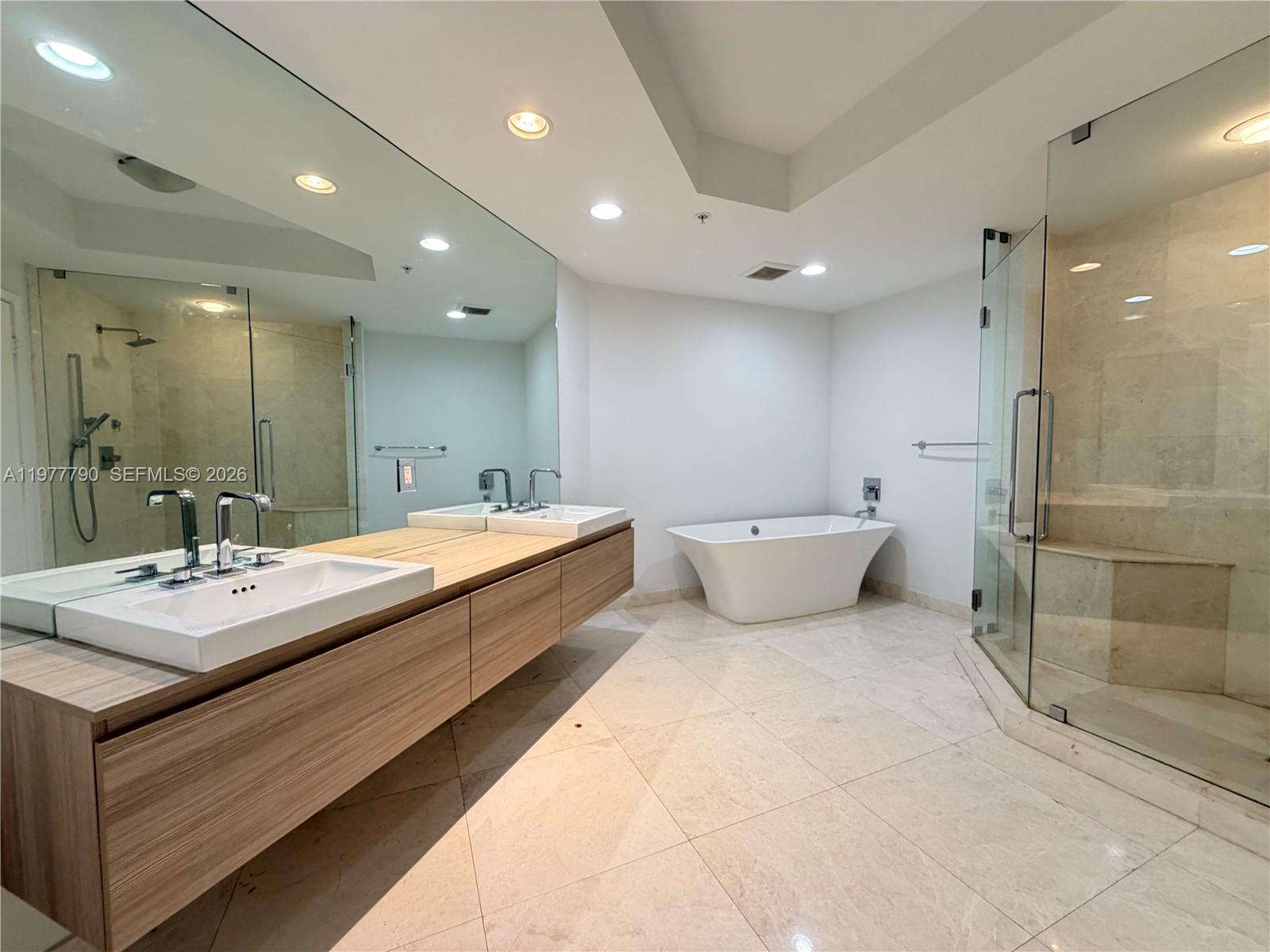 17111 Biscayne Blvd #1211, North Miami Beach FL 33160