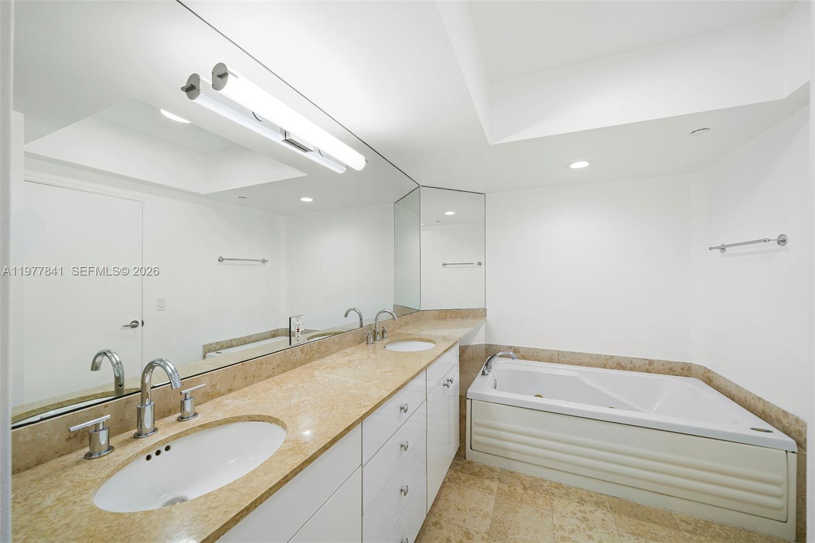 4775 Collins Ave #2507, Miami Beach FL 33140