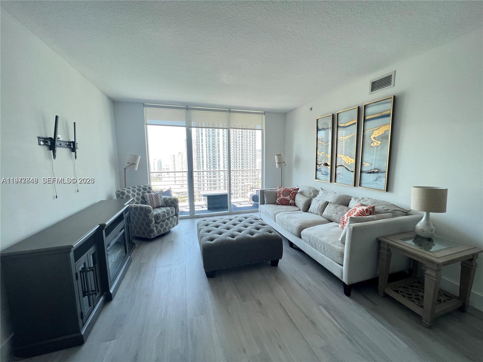 325 S Biscayne Blvd #2415, Miami FL 33131