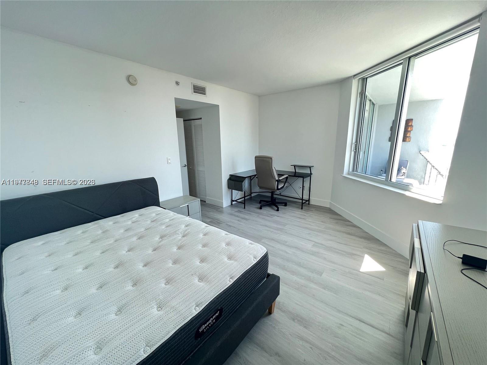 325 S Biscayne Blvd #2415, Miami FL 33131