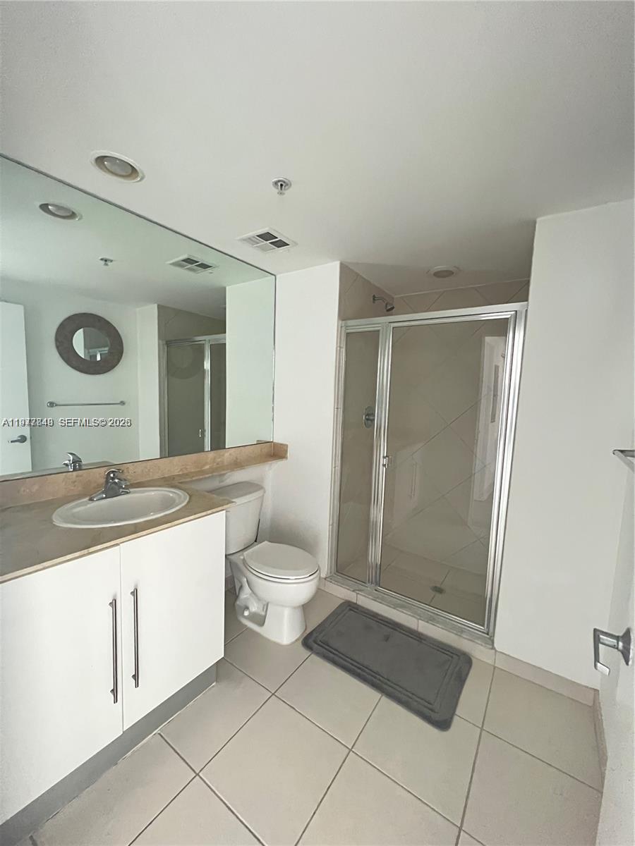 325 S Biscayne Blvd #2415, Miami FL 33131