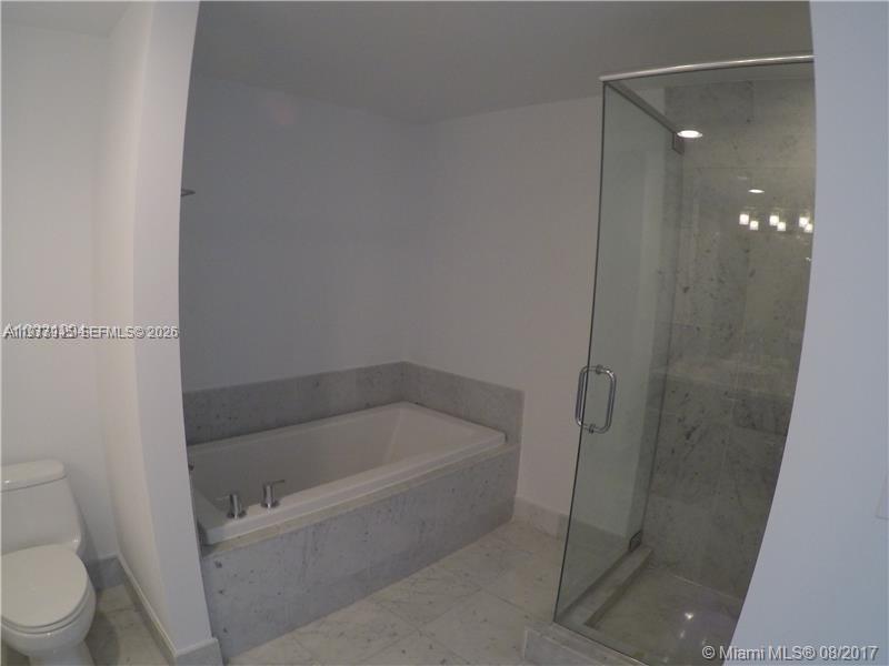 253 NE 2nd St #2410, Miami FL 33132