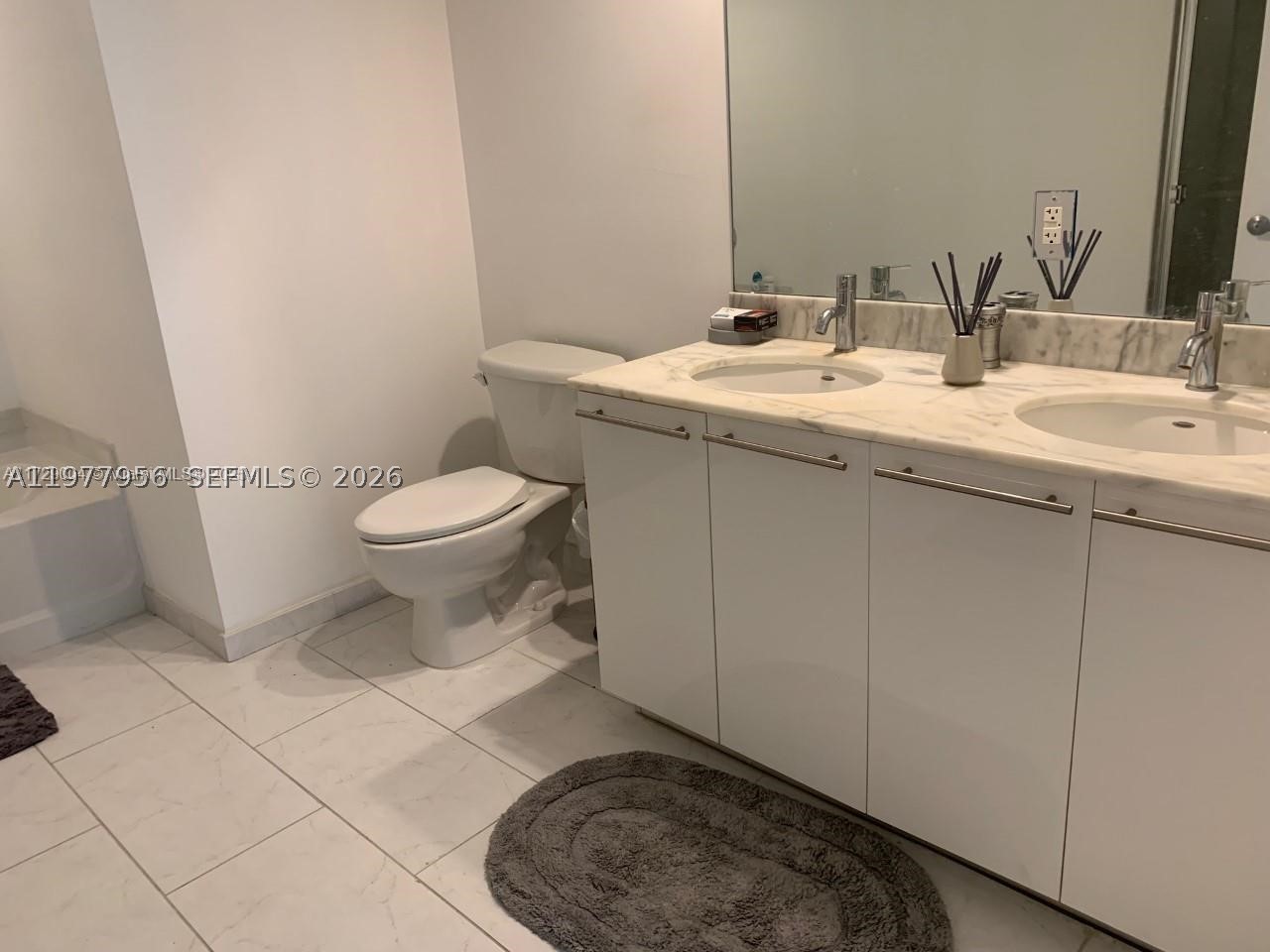 950 Brickell Bay Dr #1107, Miami FL 33131