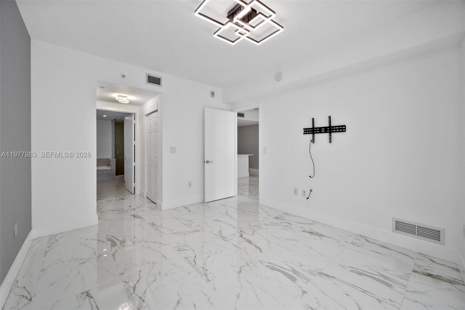 488 NE 18th St #1708, Miami FL 33132