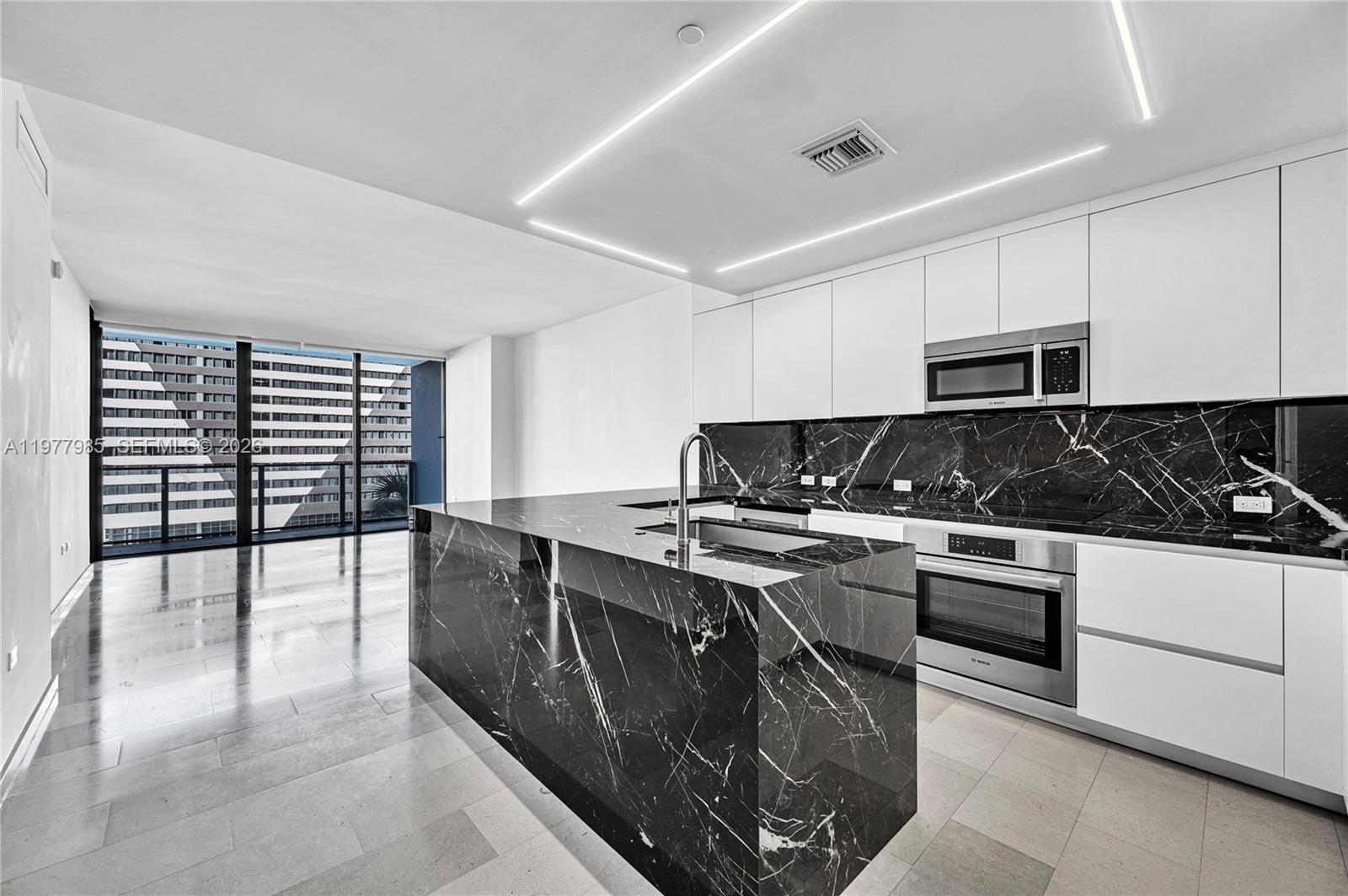 88 SW 7th St #806, Miami FL 33130