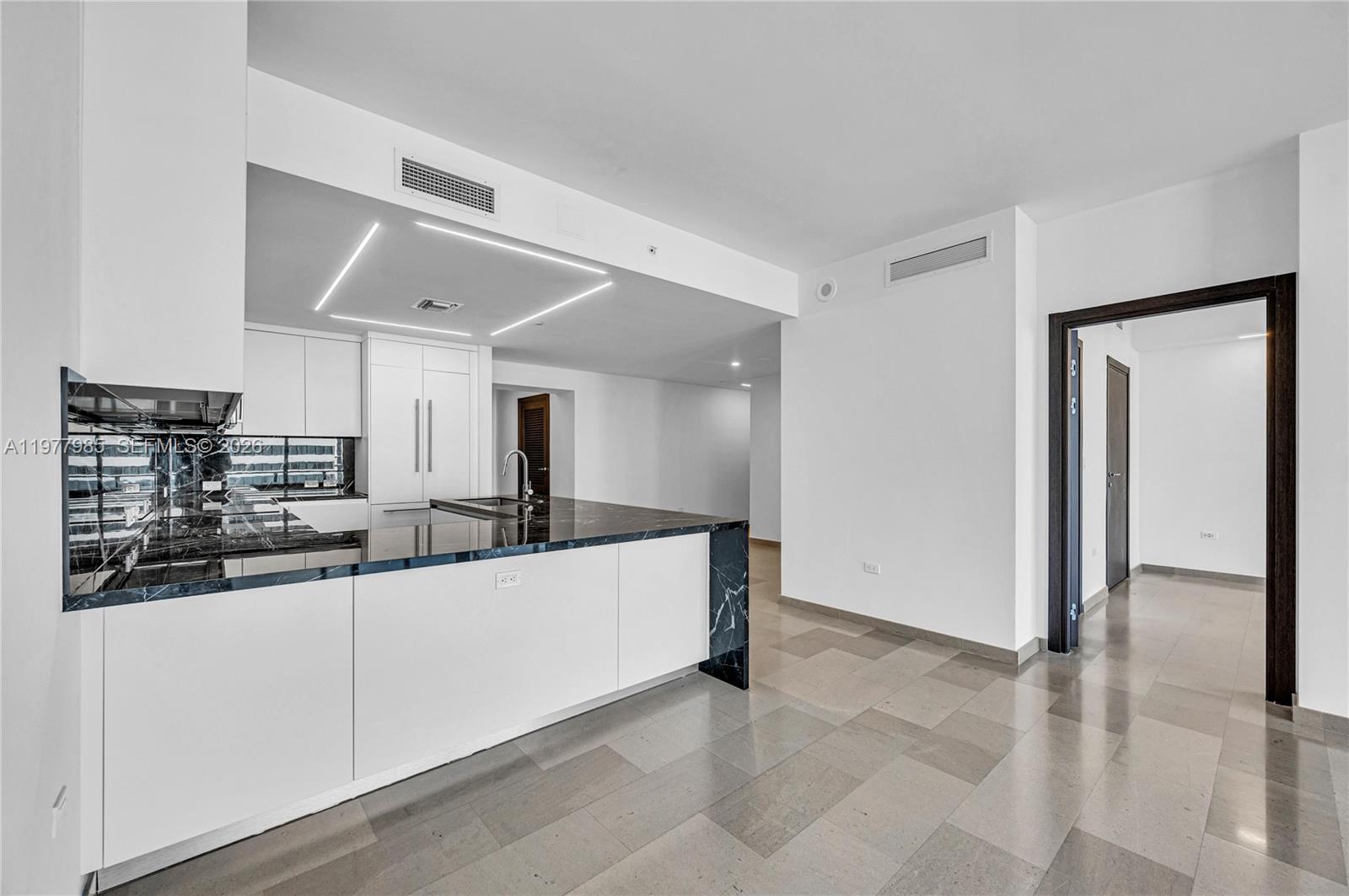 88 SW 7th St #806, Miami FL 33130