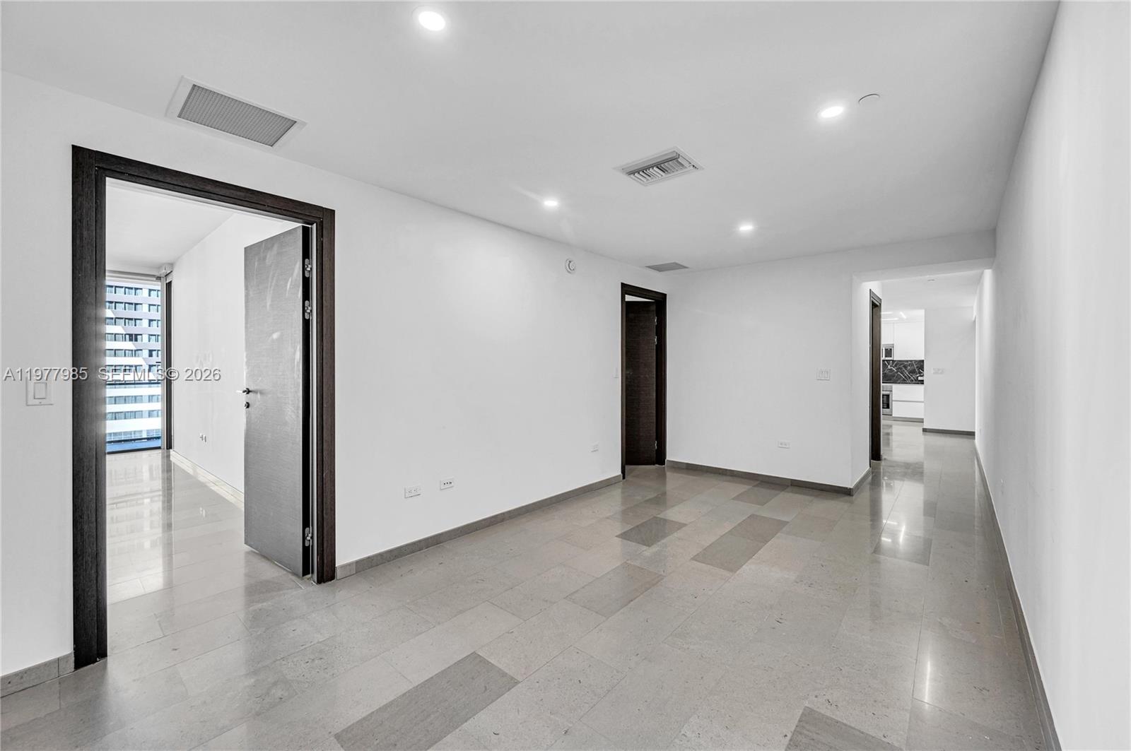 88 SW 7th St #806, Miami FL 33130