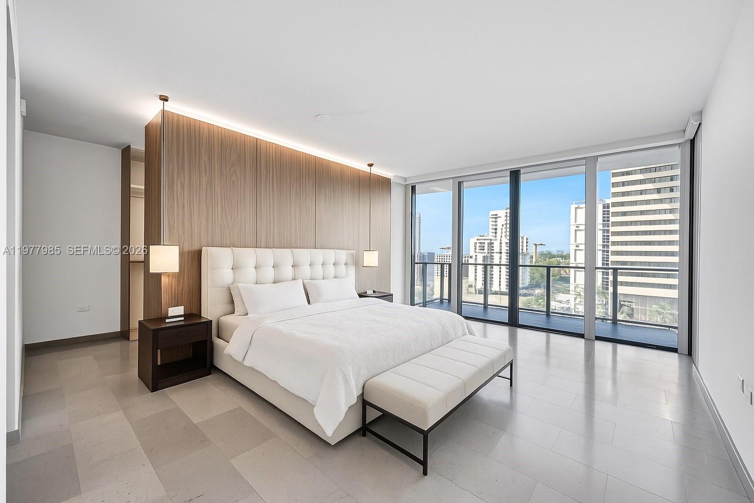88 SW 7th St #806, Miami FL 33130