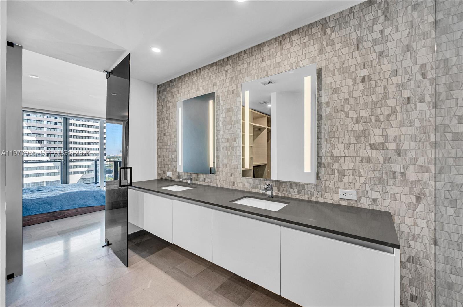 88 SW 7th St #806, Miami FL 33130