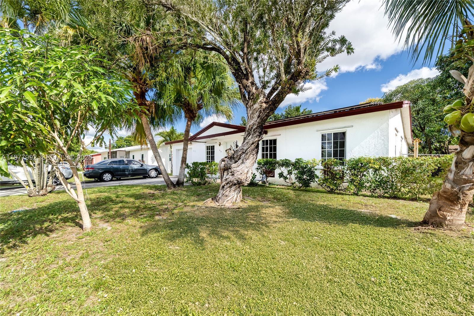 419 SW 80th Ave, Pompano Beach FL 33068