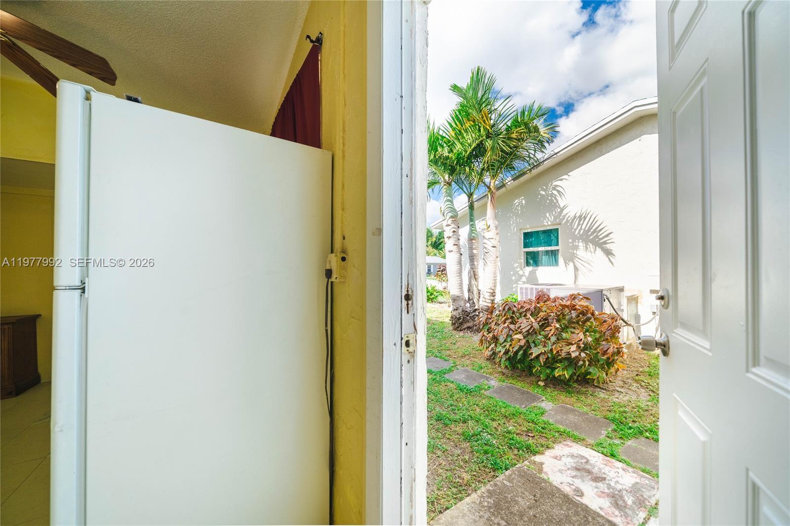419 SW 80th Ave, Pompano Beach FL 33068