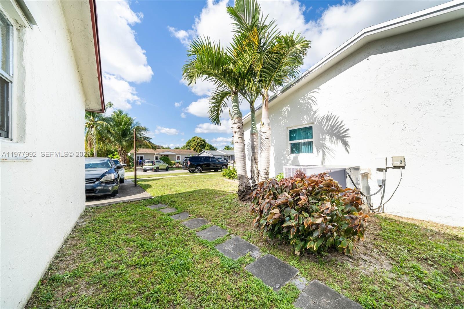 419 SW 80th Ave, Pompano Beach FL 33068