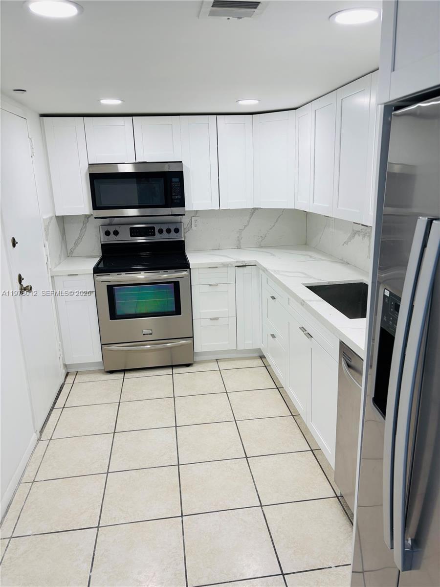 2333 Brickell Ave #1115, Miami FL 33129