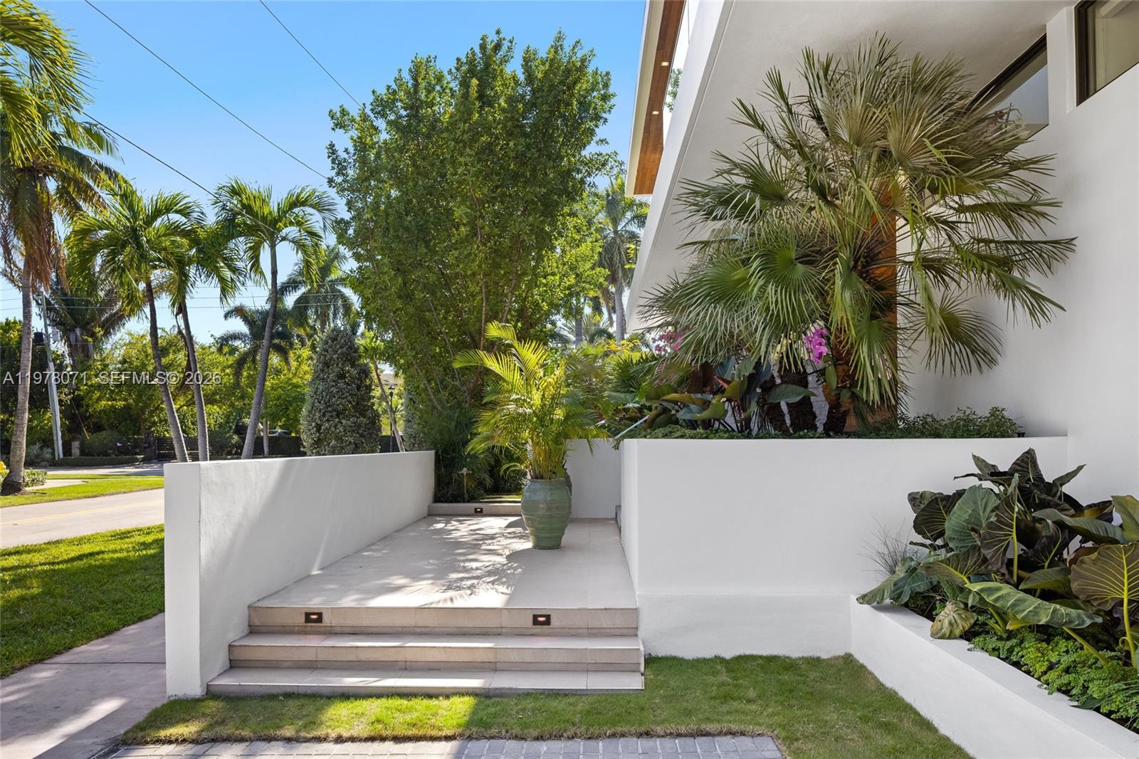 5701 N Bay Rd, Miami Beach FL 33140