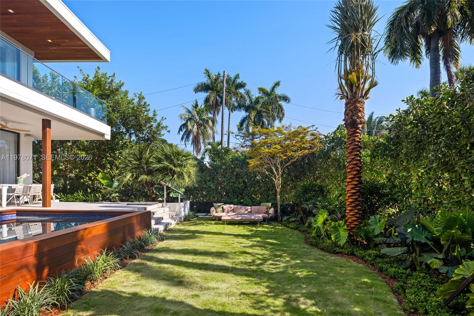 5701 N Bay Rd, Miami Beach FL 33140