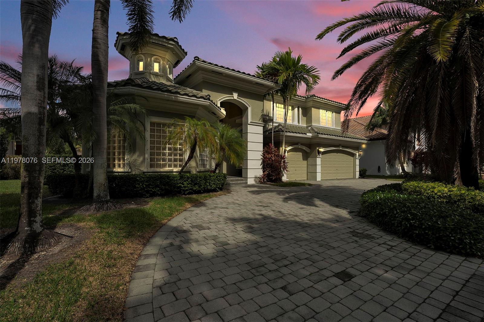 10221 Blue Palm St, Plantation FL 33324