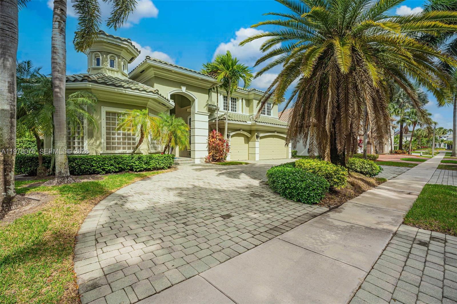 10221 Blue Palm St, Plantation FL 33324