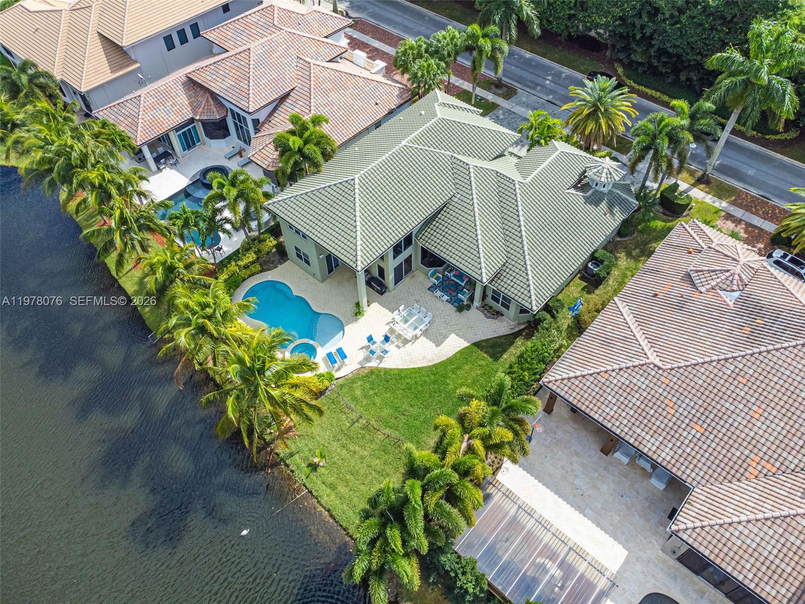 10221 Blue Palm St, Plantation FL 33324