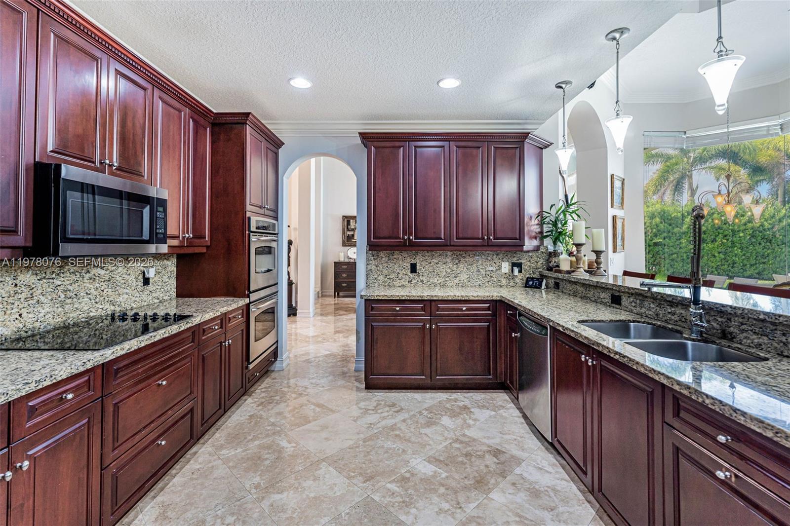 10221 Blue Palm St, Plantation FL 33324
