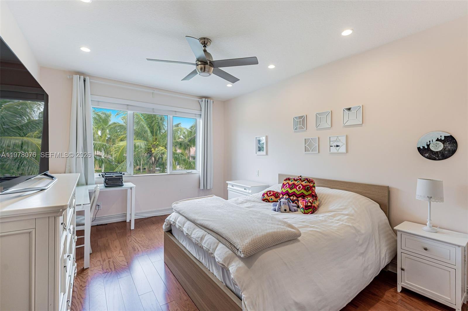 10221 Blue Palm St, Plantation FL 33324