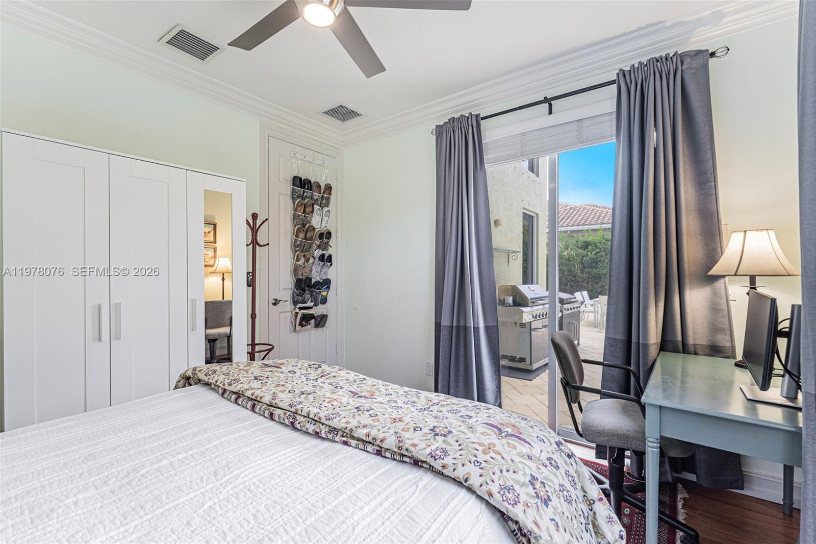 10221 Blue Palm St, Plantation FL 33324