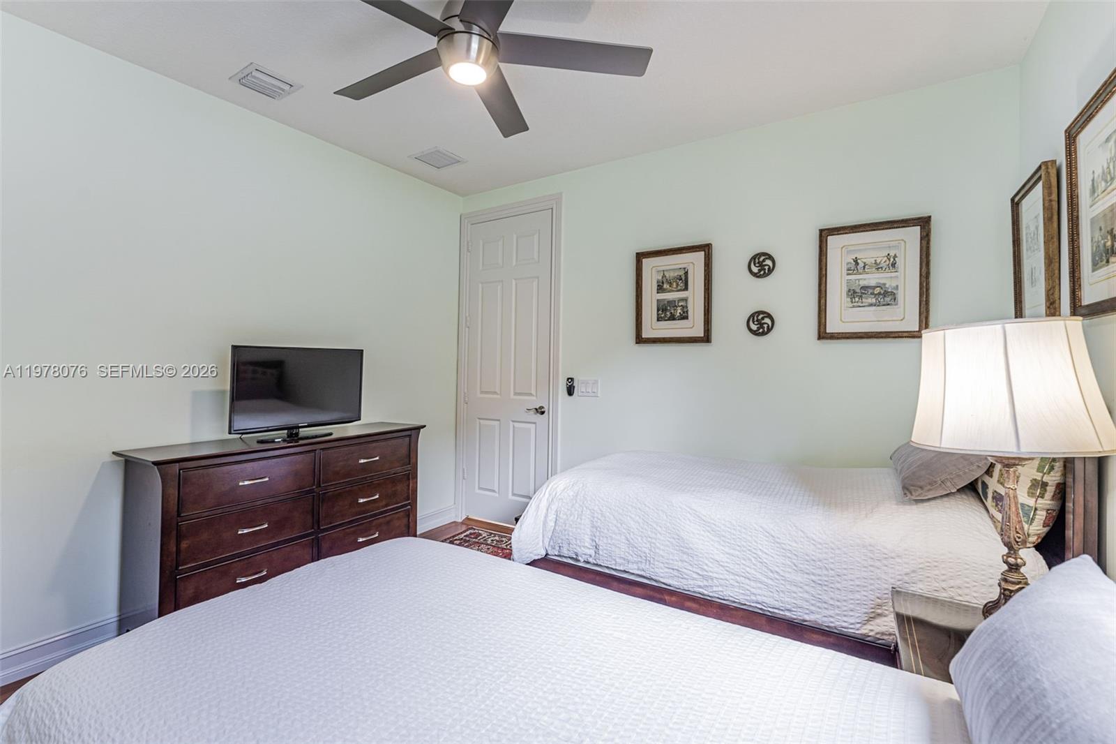 10221 Blue Palm St, Plantation FL 33324