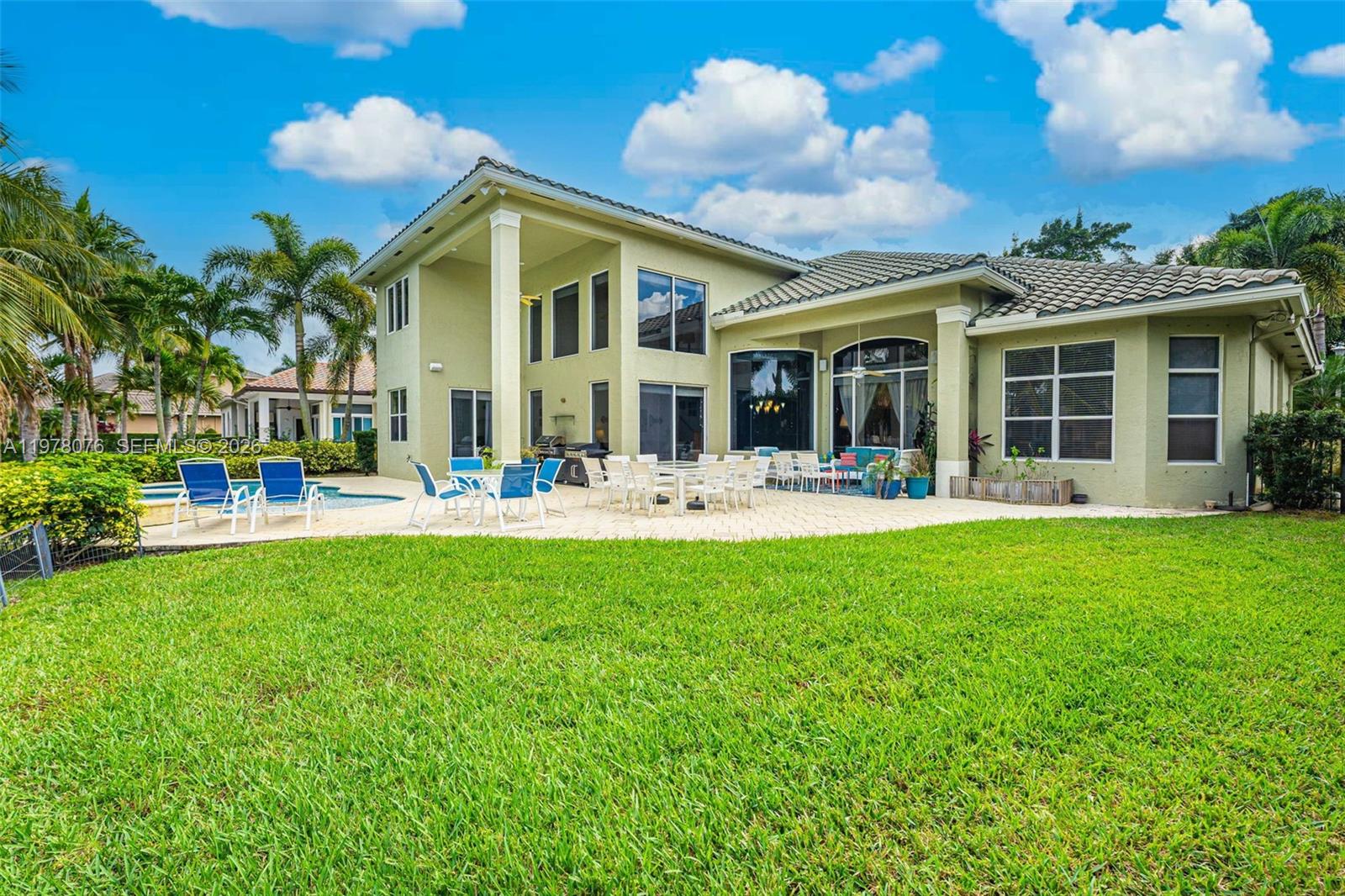 10221 Blue Palm St, Plantation FL 33324