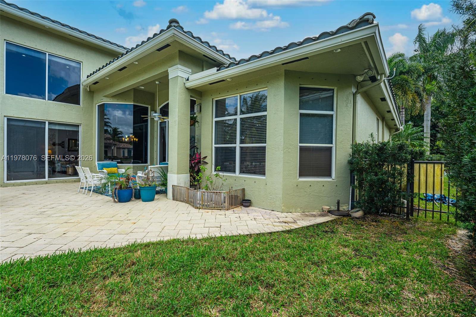 10221 Blue Palm St, Plantation FL 33324