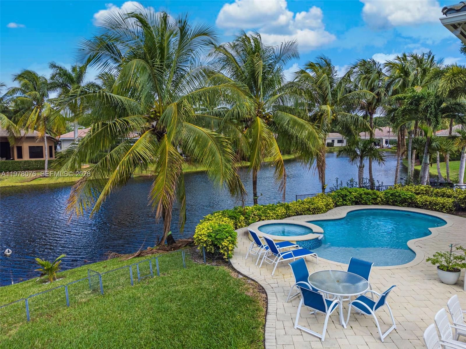 10221 Blue Palm St, Plantation FL 33324