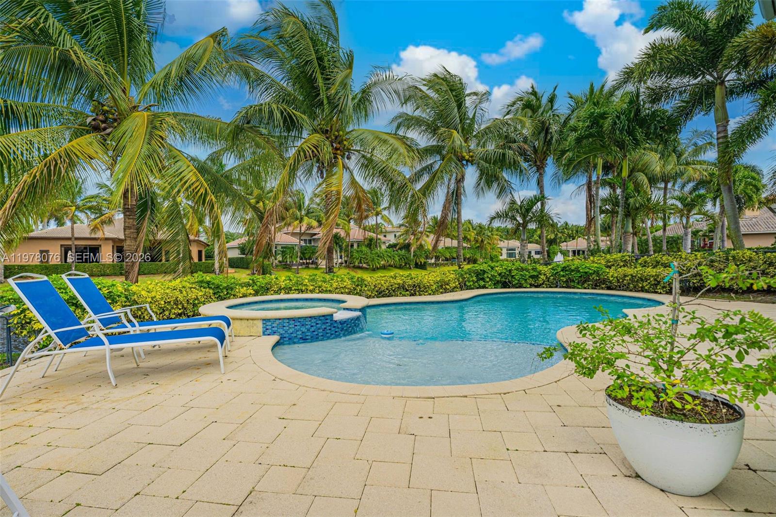10221 Blue Palm St, Plantation FL 33324