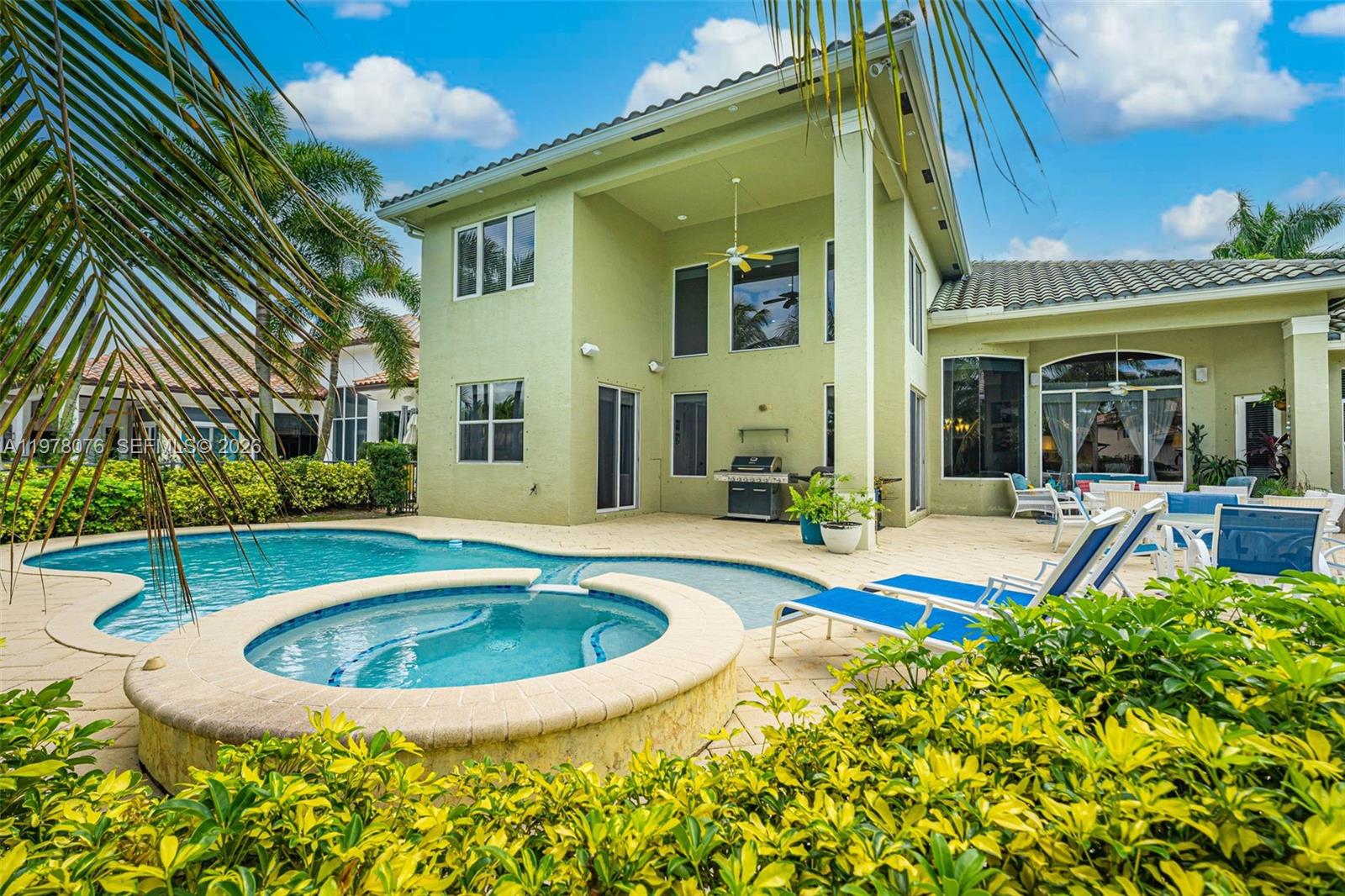 10221 Blue Palm St, Plantation FL 33324
