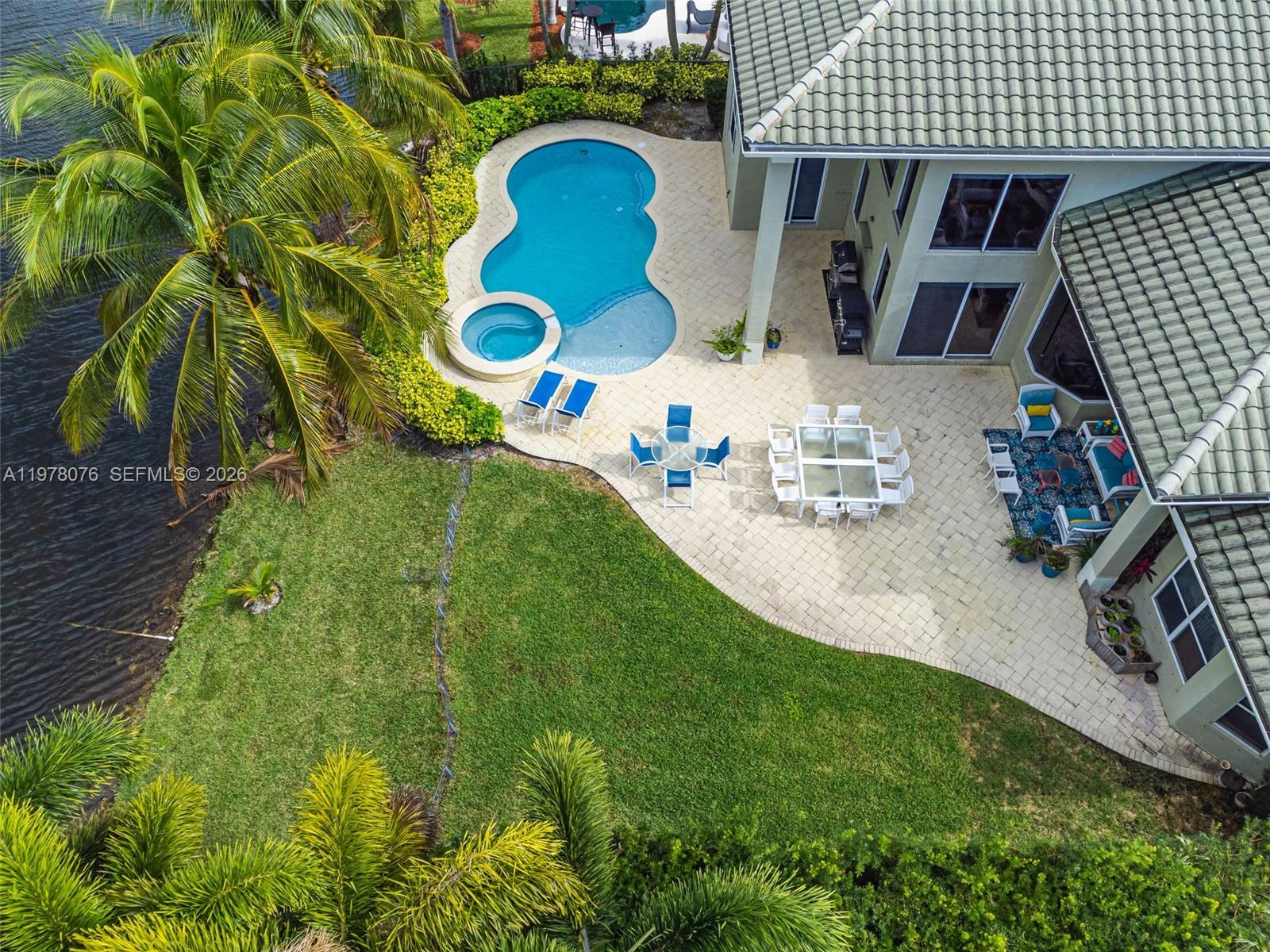 10221 Blue Palm St, Plantation FL 33324