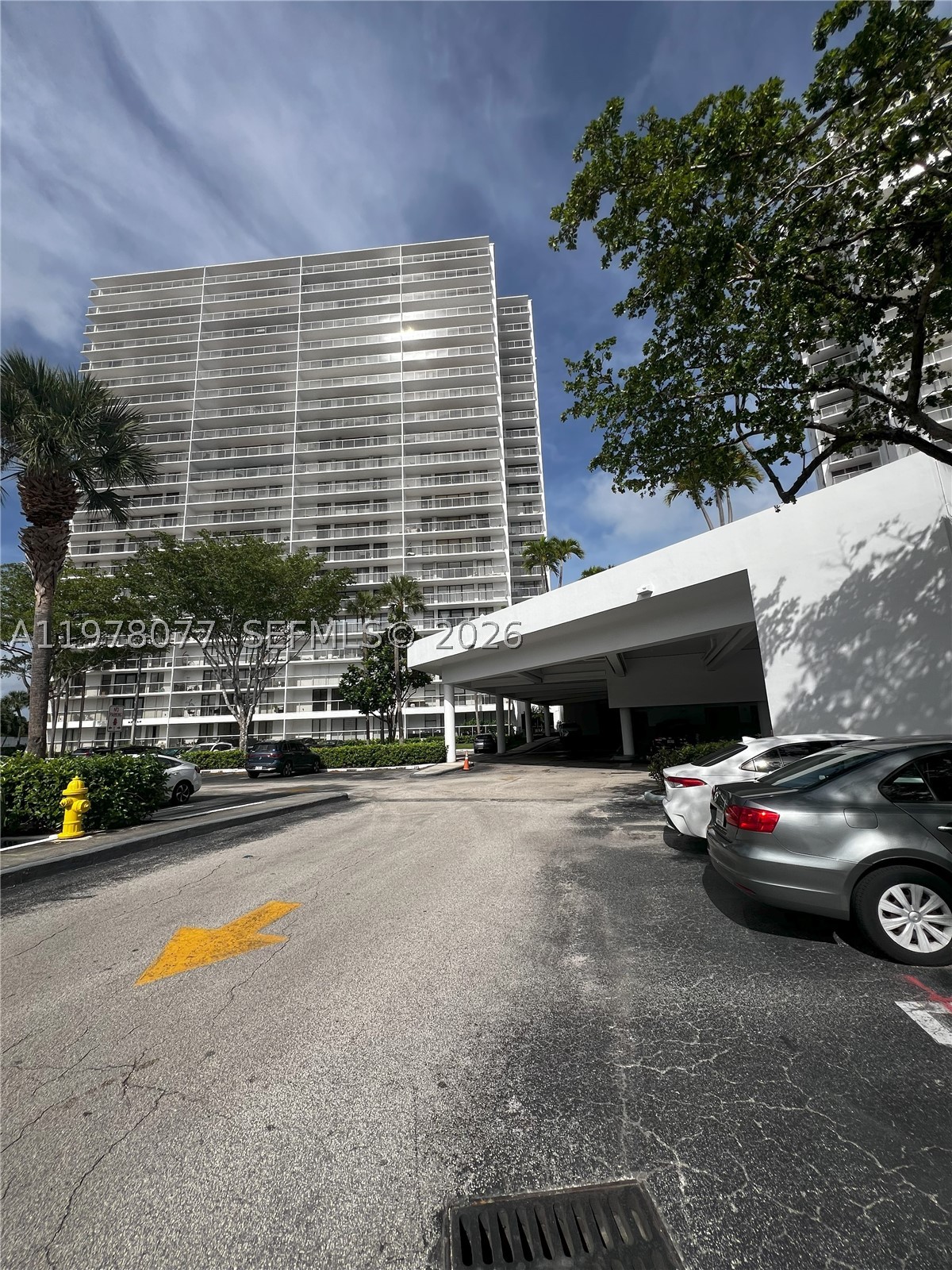 3701 N Country Club Dr #201, Aventura FL 33180