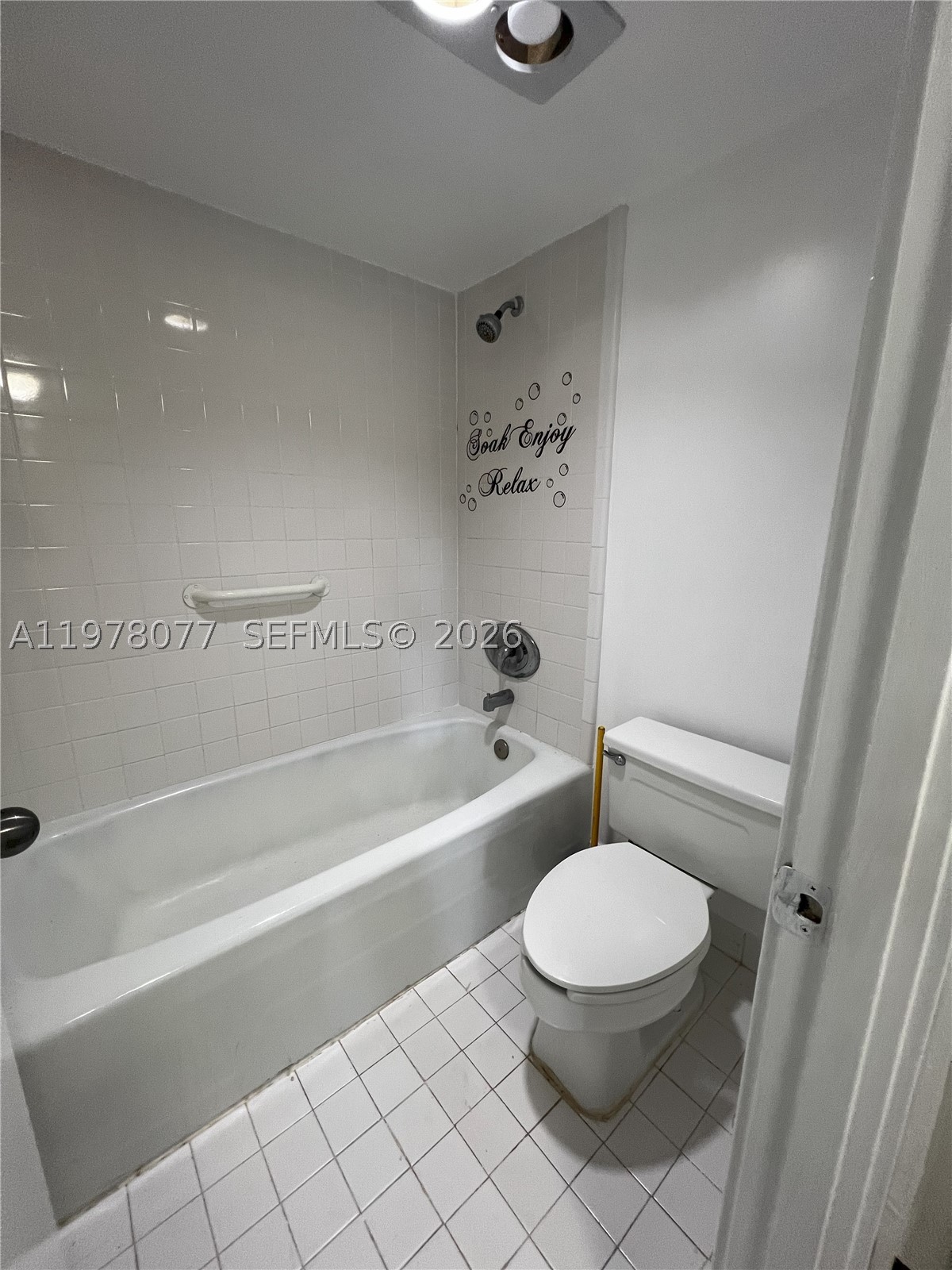 3701 N Country Club Dr #201, Aventura FL 33180