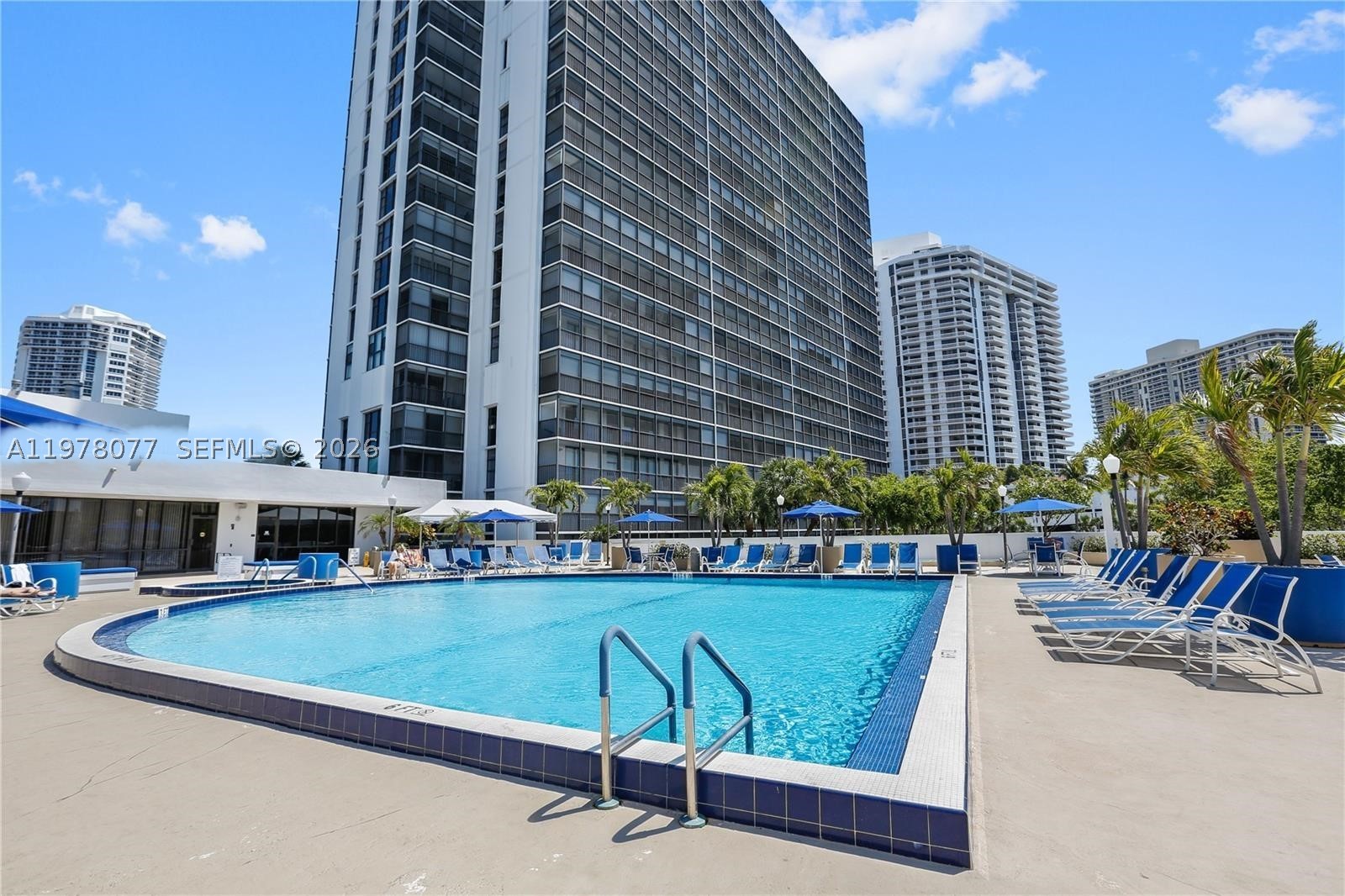 3701 N Country Club Dr #201, Aventura FL 33180