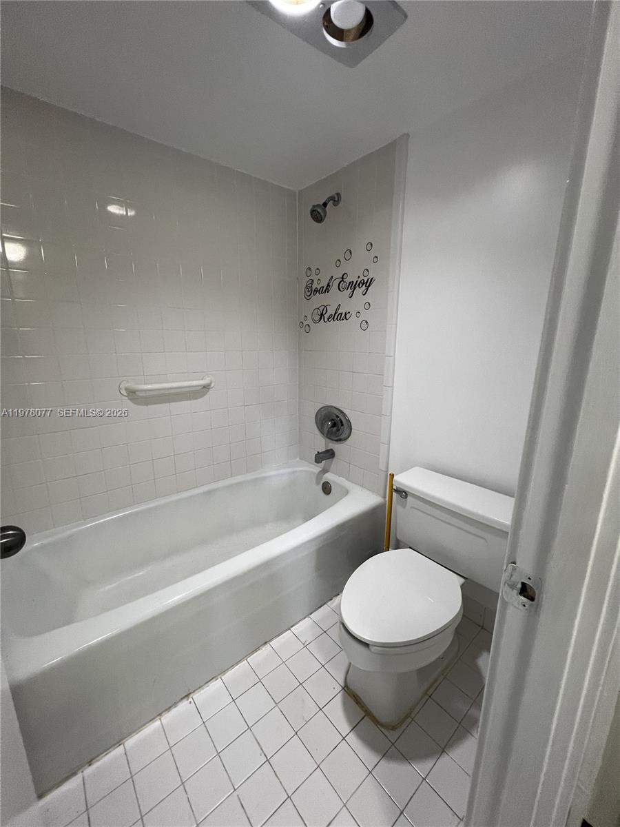 3701 N Country Club Dr #201, Aventura FL 33180