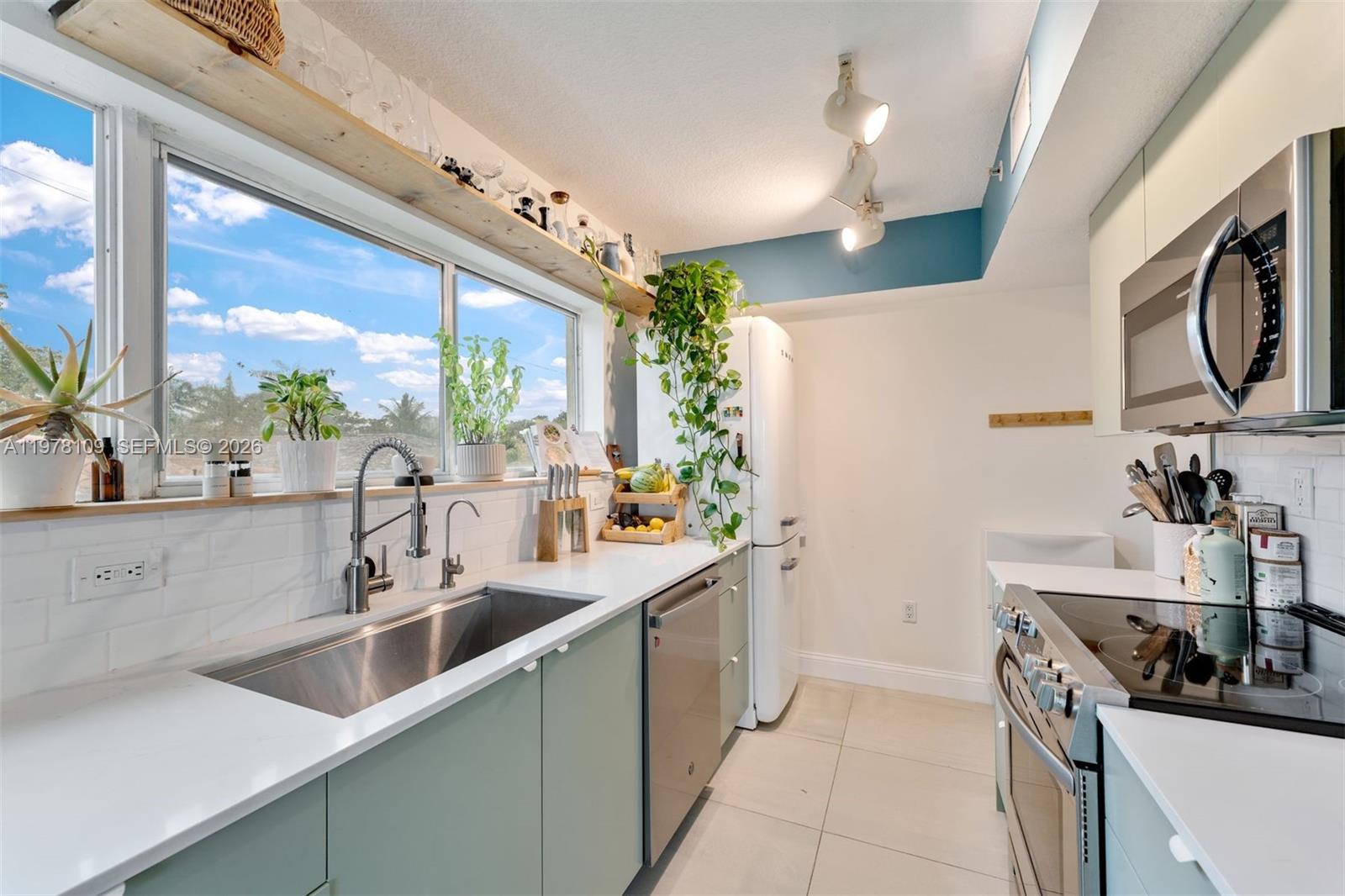 630 85th St #205, Miami Beach FL 33141