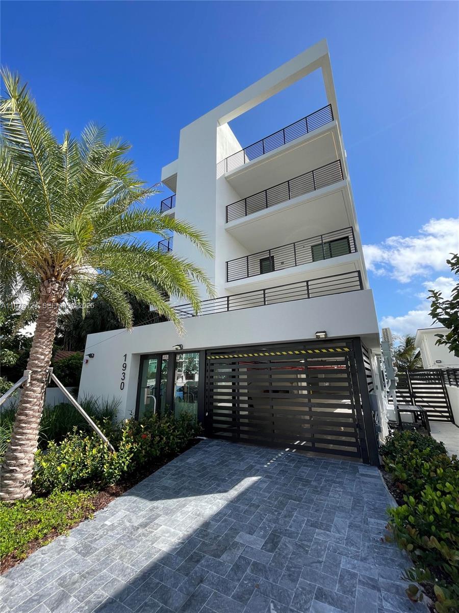 1930 Bay Dr #4, Miami Beach FL 33141