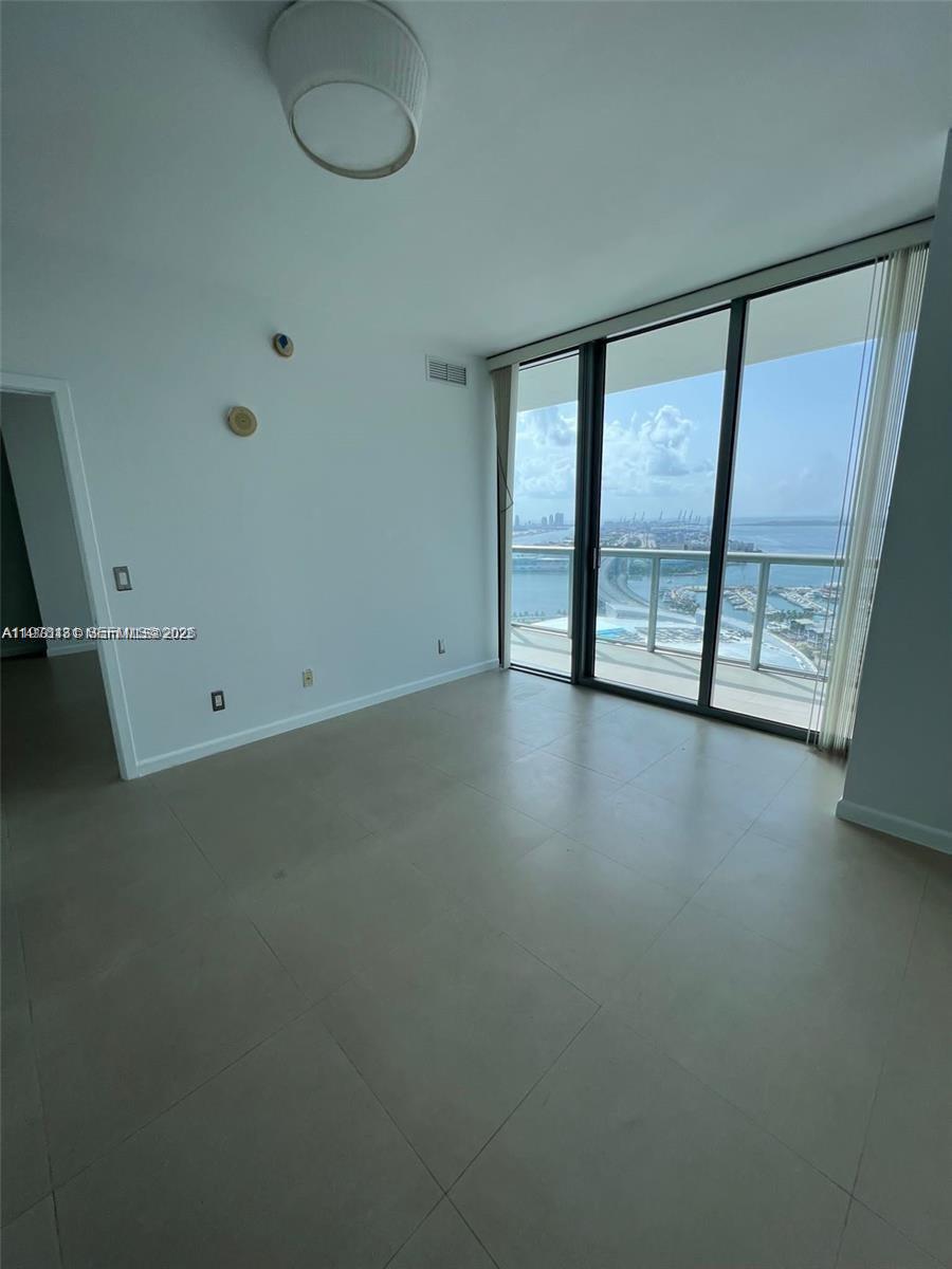 888 Biscayne Blvd #3205, Miami FL 33132