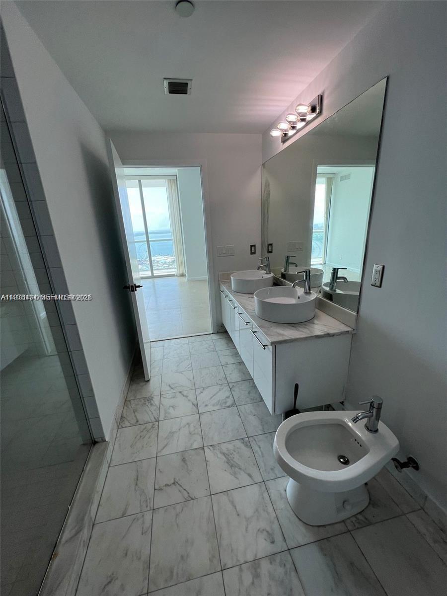 888 Biscayne Blvd #3205, Miami FL 33132