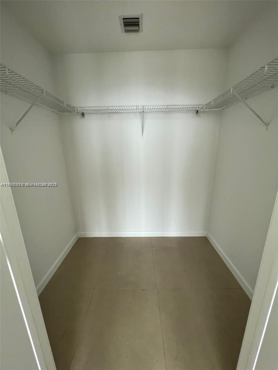 888 Biscayne Blvd #3205, Miami FL 33132