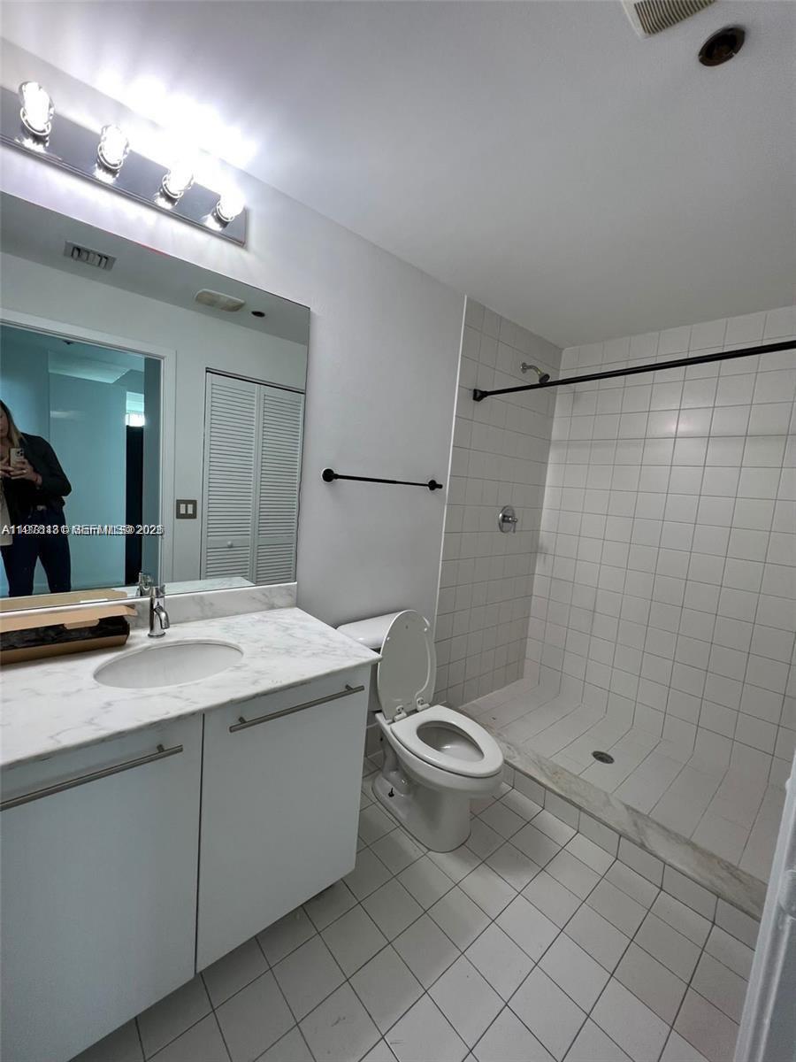 888 Biscayne Blvd #3205, Miami FL 33132