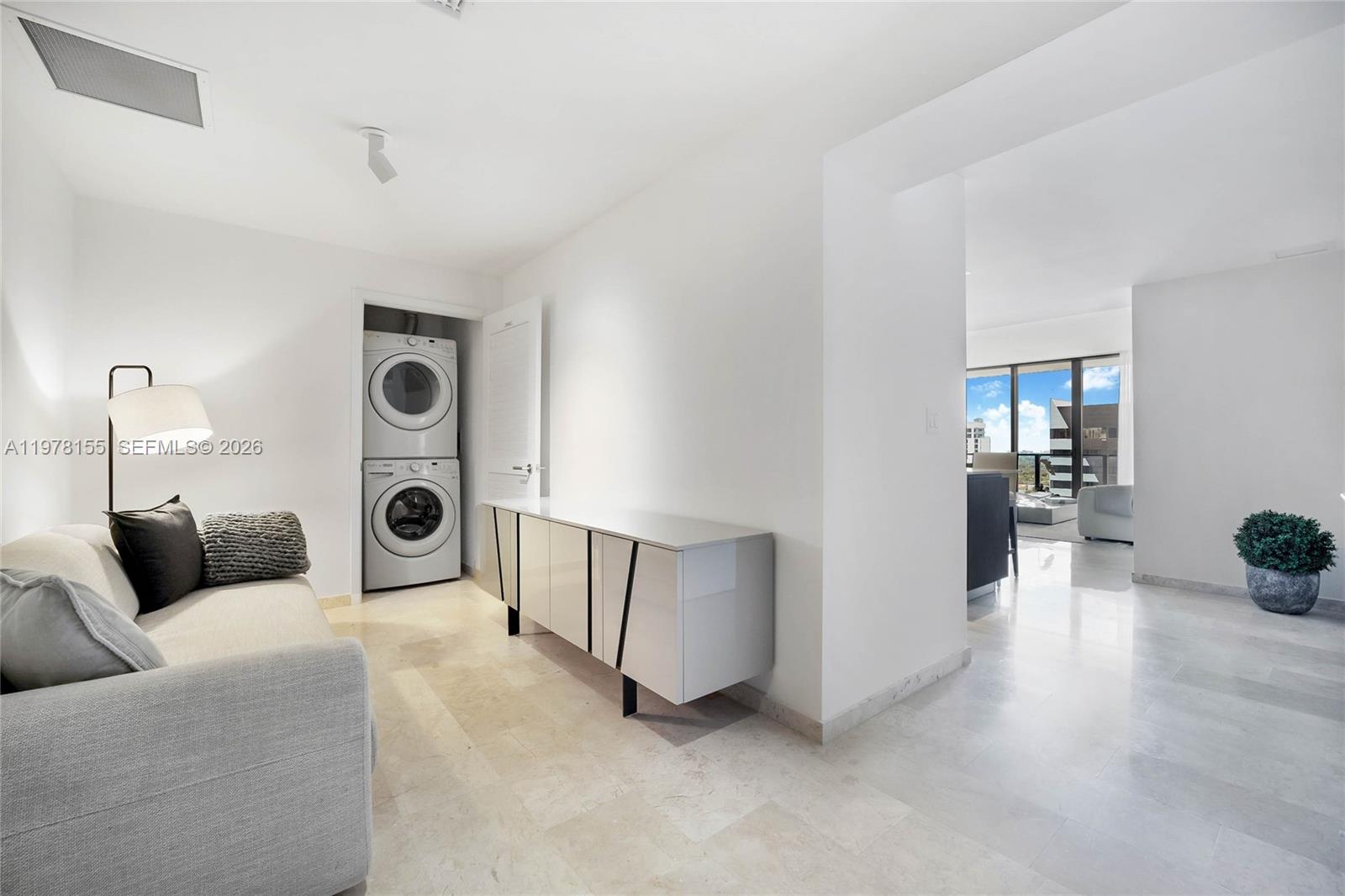 88 SW 7th St #1810, Miami FL 33130