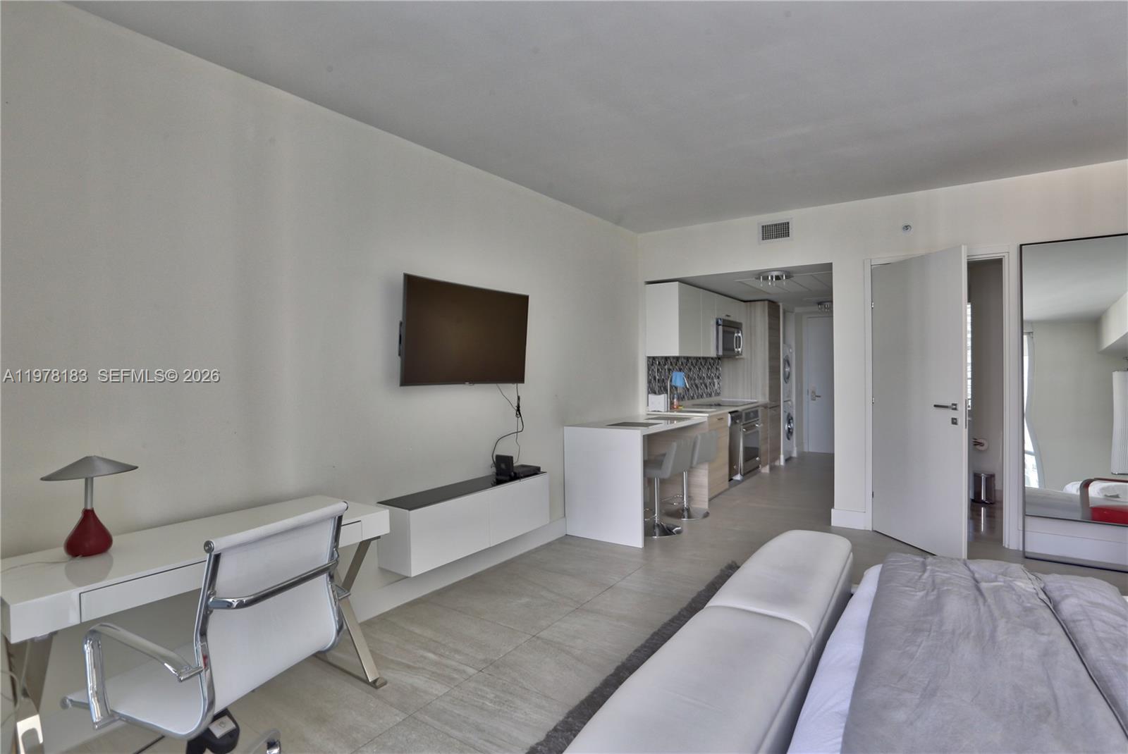 1300 Brickell Bay Dr #2700, Miami FL 33131
