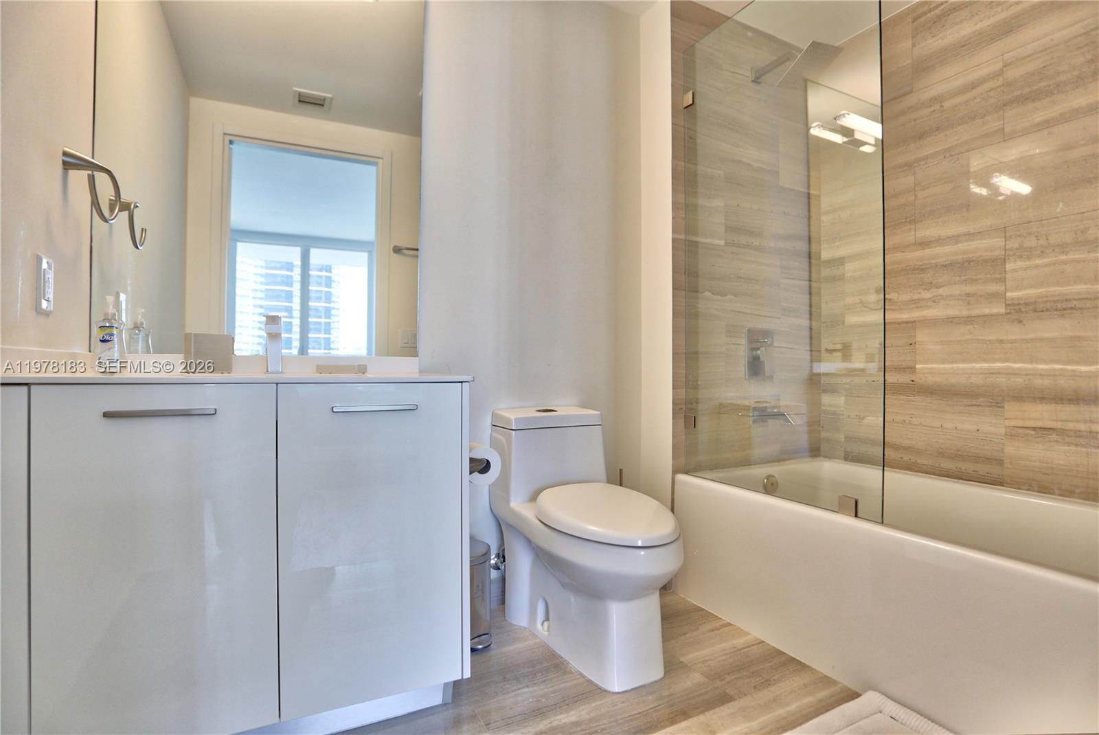 1300 Brickell Bay Dr #2700, Miami FL 33131