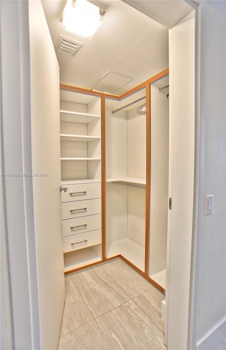 1300 Brickell Bay Dr #2700, Miami FL 33131