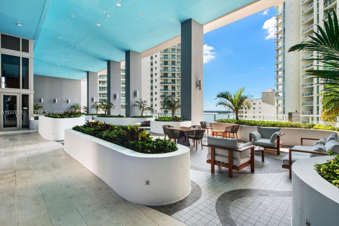 1300 Brickell Bay Dr #2700, Miami FL 33131