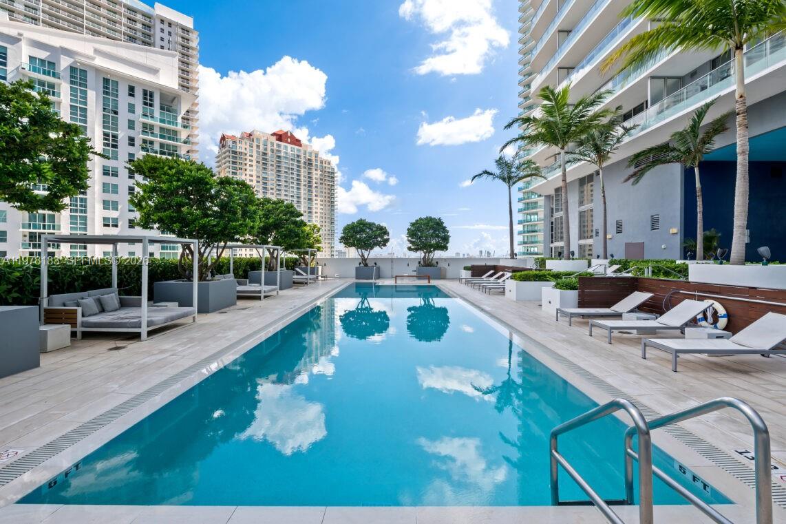 1300 Brickell Bay Dr #2700, Miami FL 33131